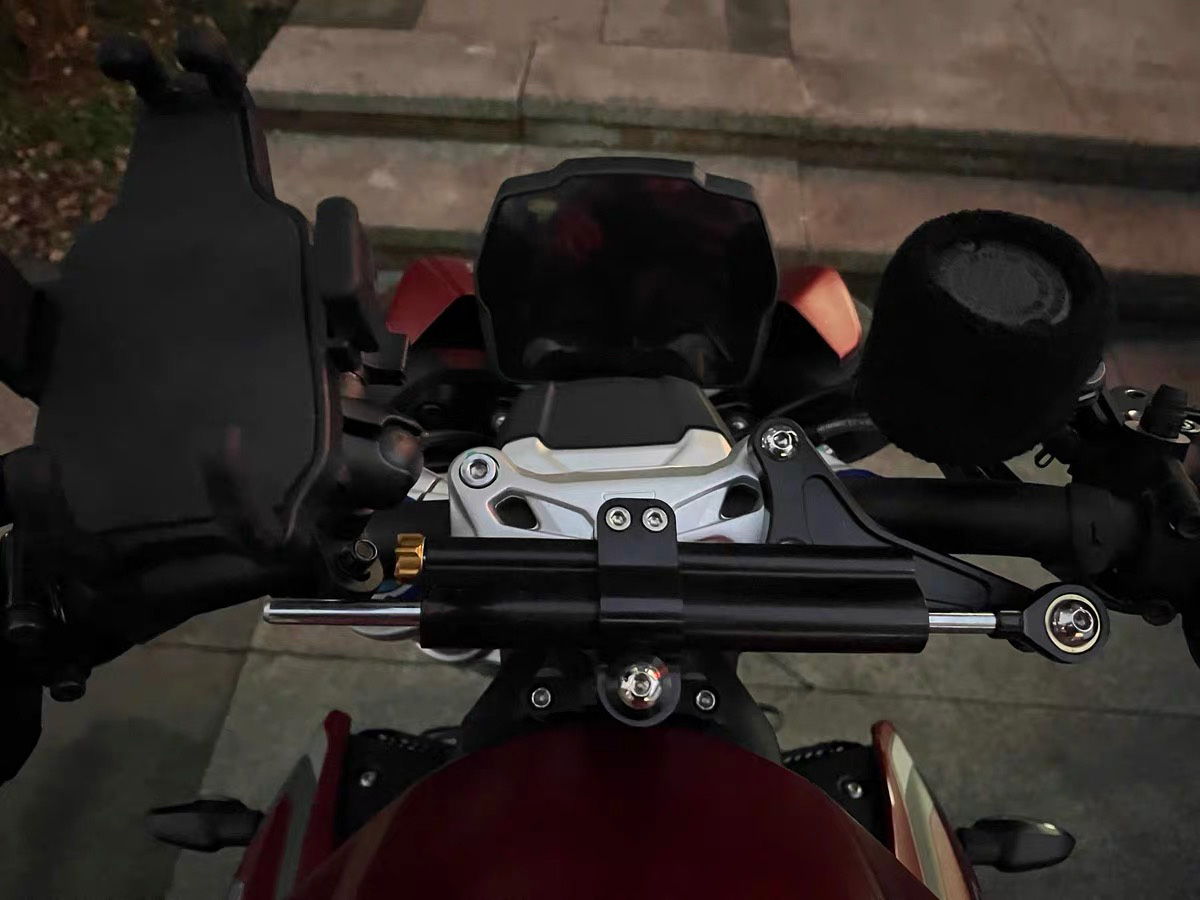 حامل مثبت لذراع التوجيه للدراج - مراجعة Motorcycle Gear Airbag وسعره